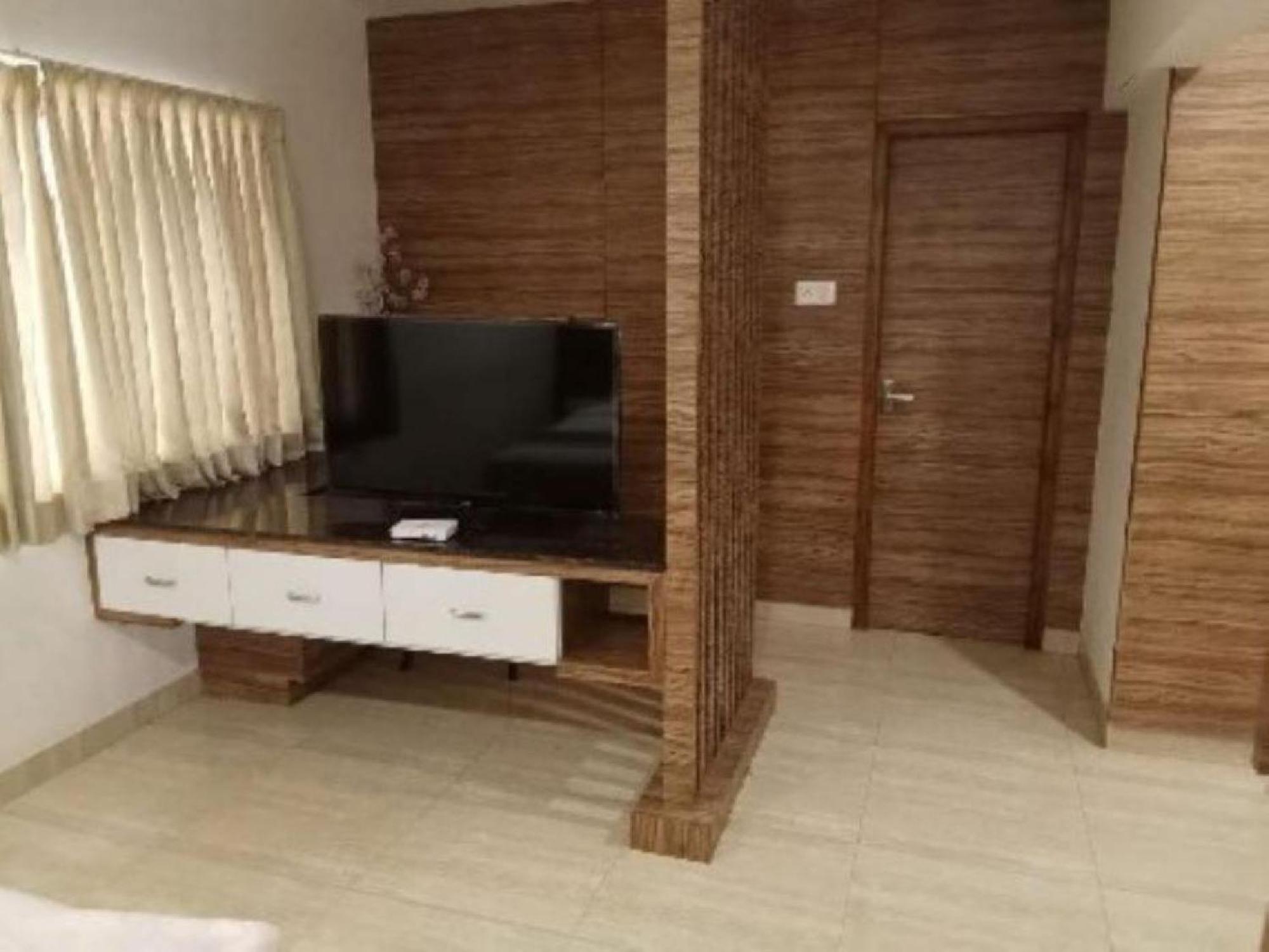 מלון ארודה Residenza Adhikrishna Arcade מראה חיצוני תמונה